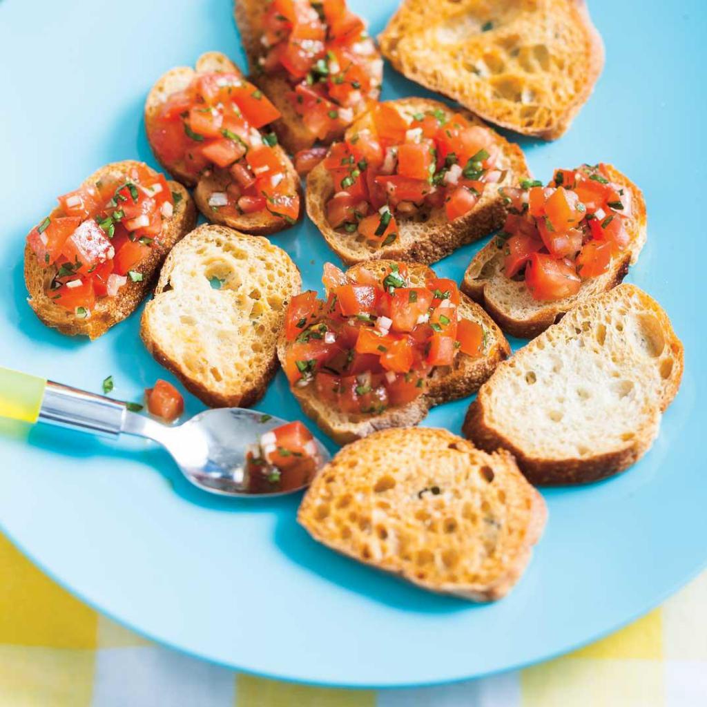 Classic bruschetta with tomatoes