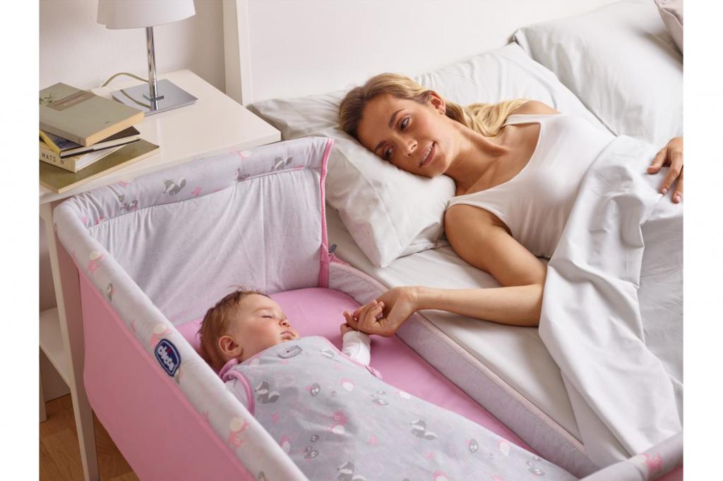Спать с новорожденным в одной кровати