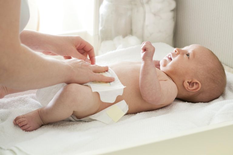 Mom dresses baby diapers