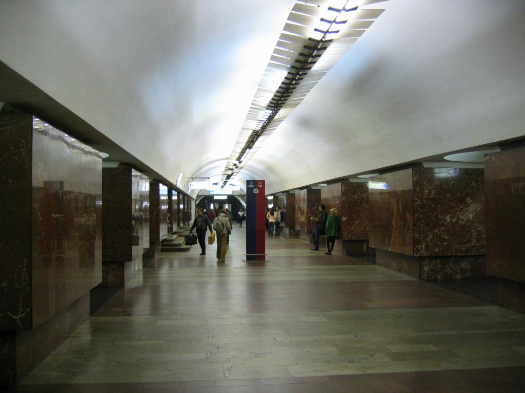 metro platform "Ilyich Square"