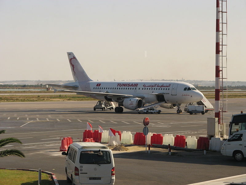 Самолет в аэропорту Монастир