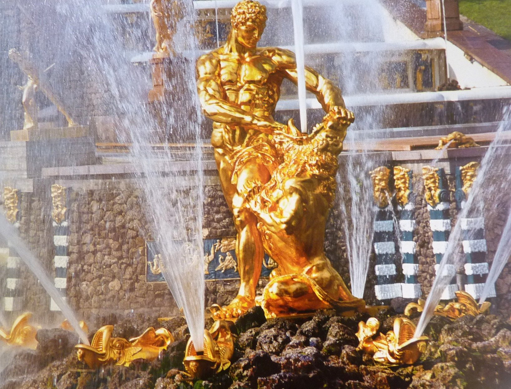 Фото фонтана самсона в петергофе