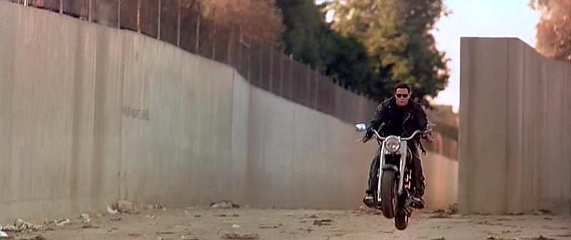 Мотоцикл из фильма "Терминатор 2"