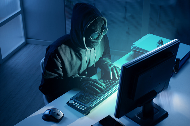 Хакер за компьютером