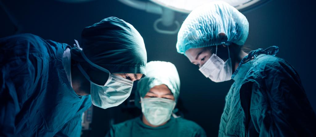 Заработная плата хирурга в Москве зависит от стажа работы