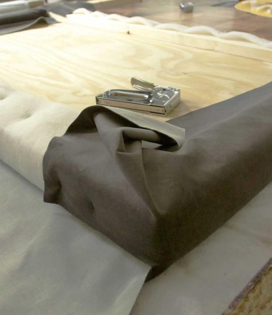 метод фиксации ткани к деревянной основе