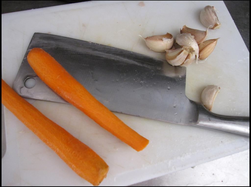 заготовка для пикантных палочек из моркови
