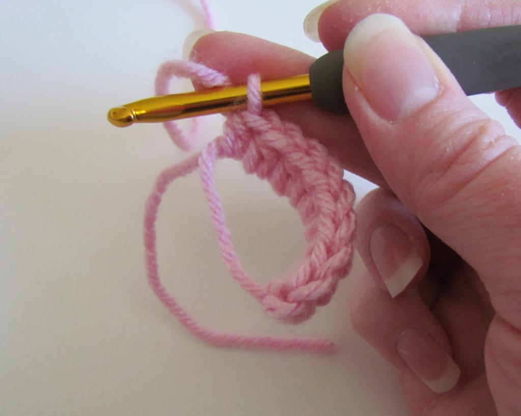 Knitting amigurumi rings