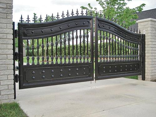 swing gates with a gate