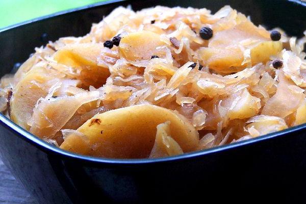 apples soaked in cabbage