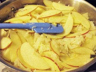 soaked apples with cabbage