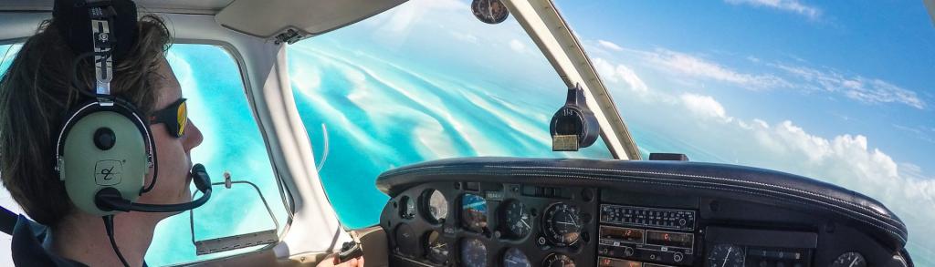 Вид на Багамы из кабины пилота