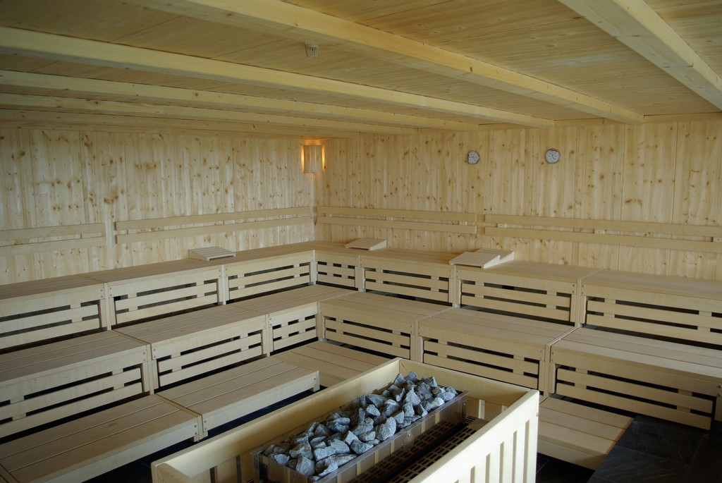 Просторная финская баня