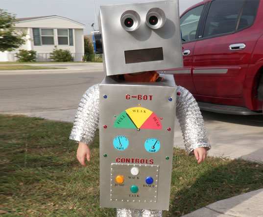 Игра костюм робота. Костюм робота. Робот из коробок. Костюм робота из подручных материалов. Костюм робота из картона.