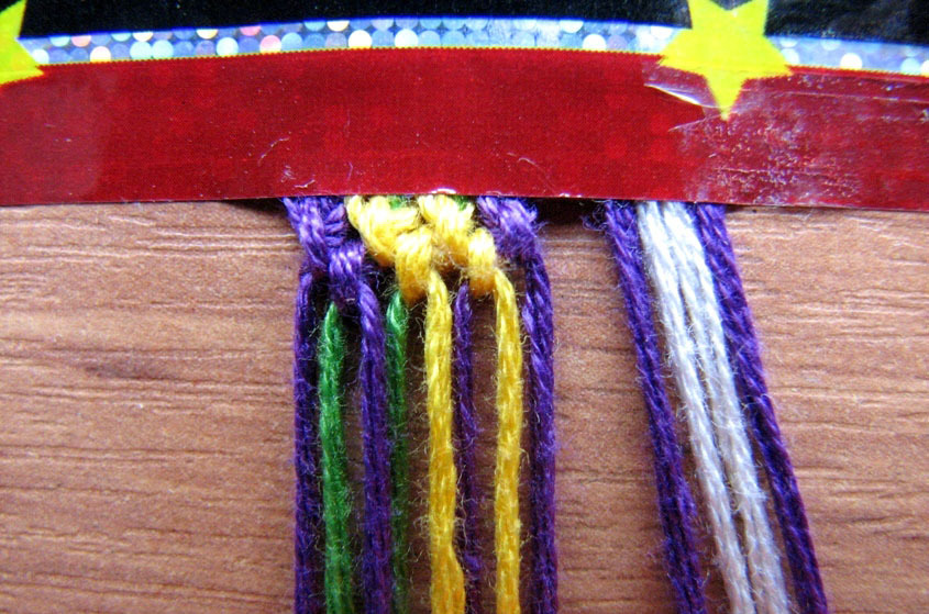 Плетение фенечки