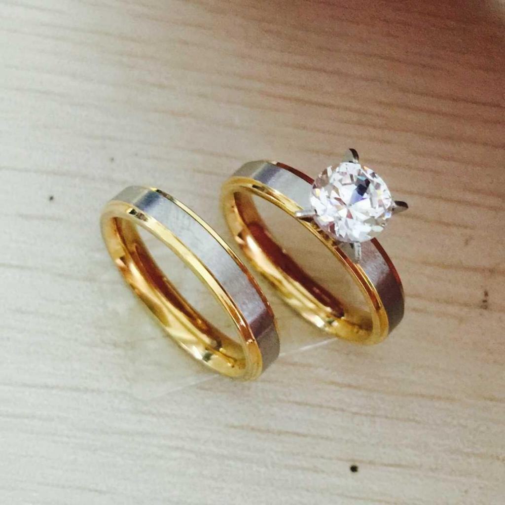 Paired wedding rings