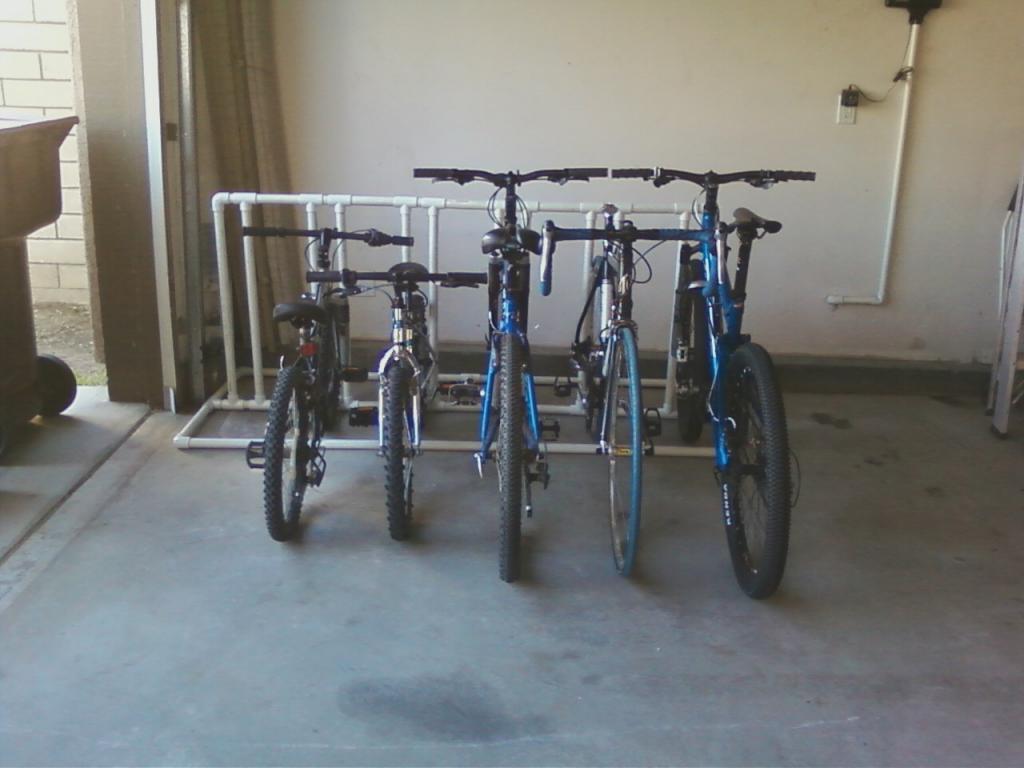 велосипед в гараже