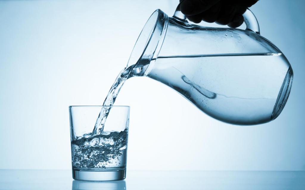 Необходимо выпивать 2 литра воды ежедневно