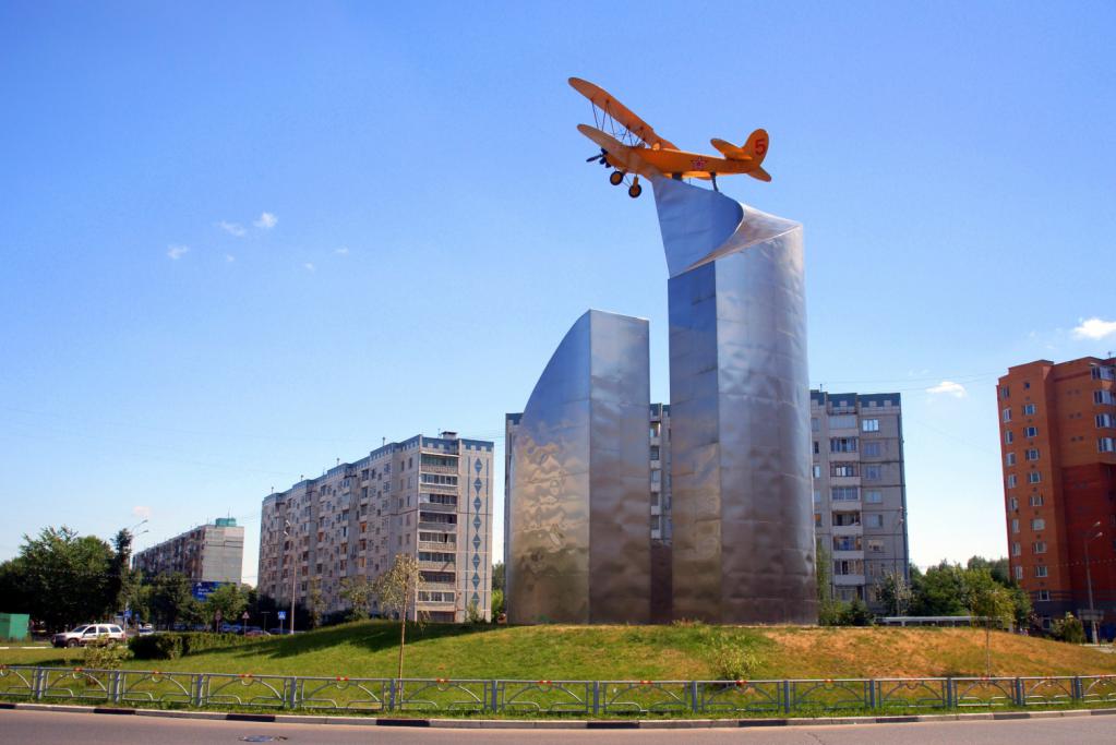Памятник самолету