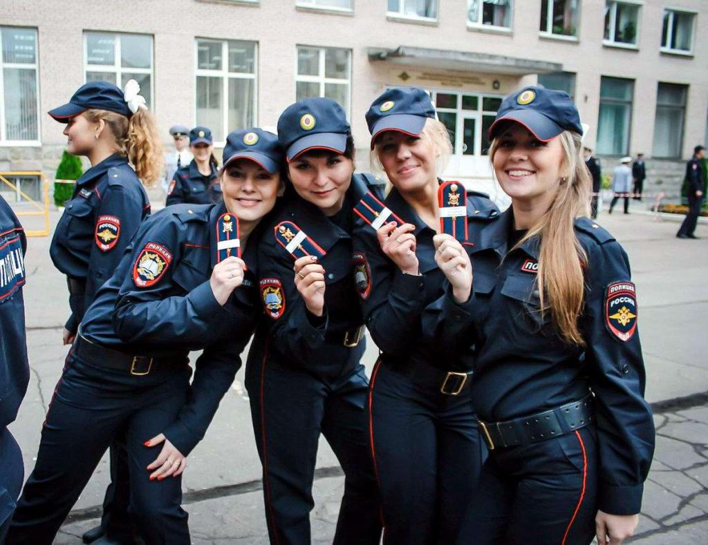 Девушки - полицейские