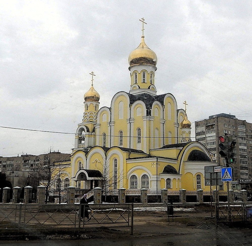 Храм луки обнинск. Обнинск храм Рождества. Храм Рождества Христова в городе Обнинске. Обнинск Церковь на Аксенова. Рождественская Церковь Обнинск.