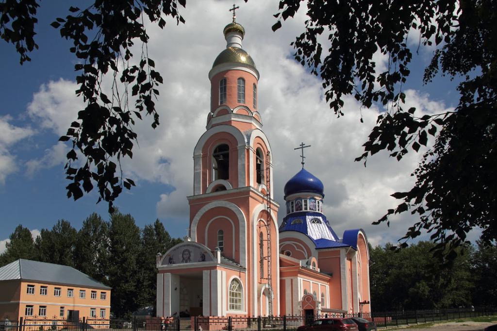 Церковь пенза. Храм святых первоверховных апостолов Пенза. Храм Петра и Павла г. Пенза. Церковь святых апостолов Петра и Павла Пенза. Церковь на Рахманинова в Пензе.