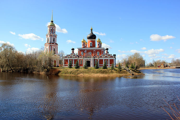 Воскресенский собор Старая Русса исторический цвет