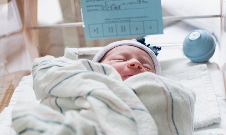 Новорожденный ребенок в больнице
