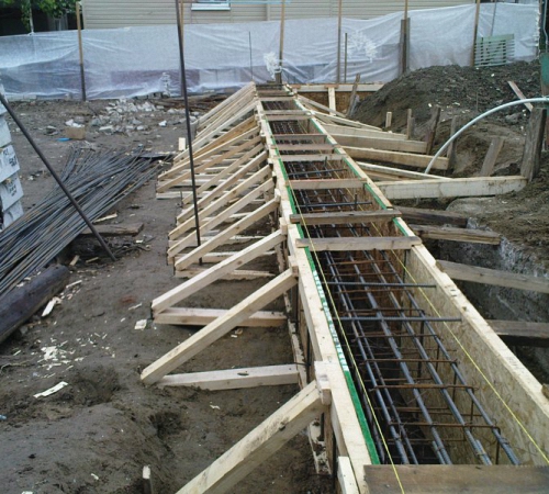 Slopes reinforcing formwork boards