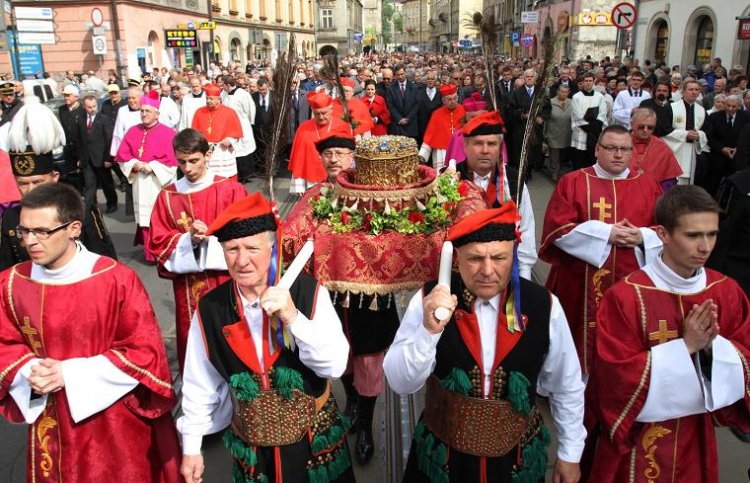 Праздничное шествие в Кракове