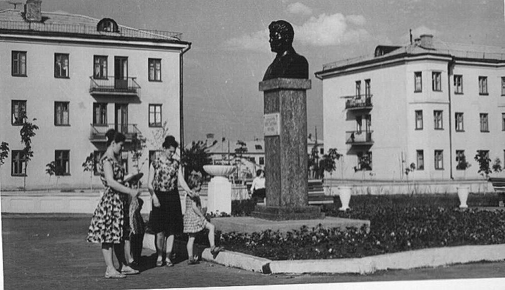 Памятник Губкину