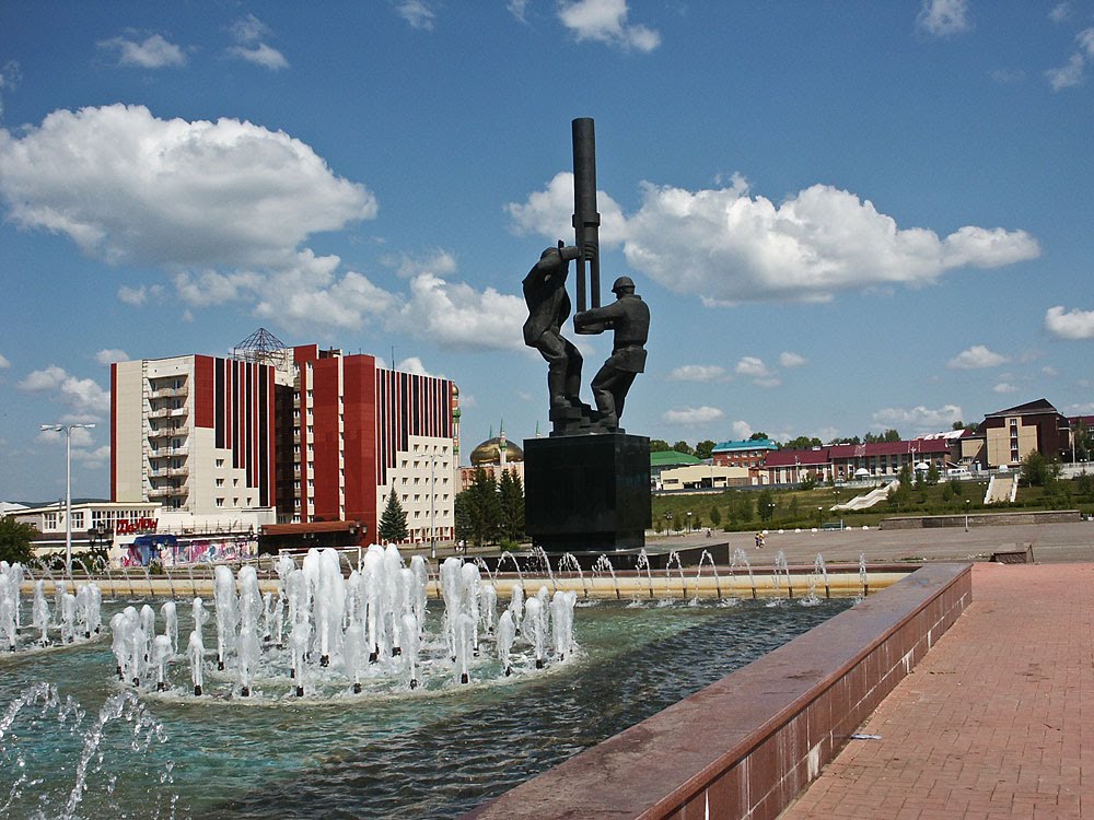 Памятник нефтяникам
