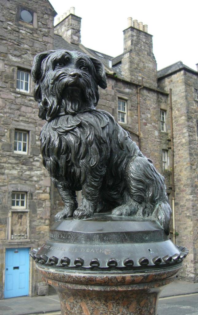 Памятник Грейфрайерс Бобби в эдинбурге