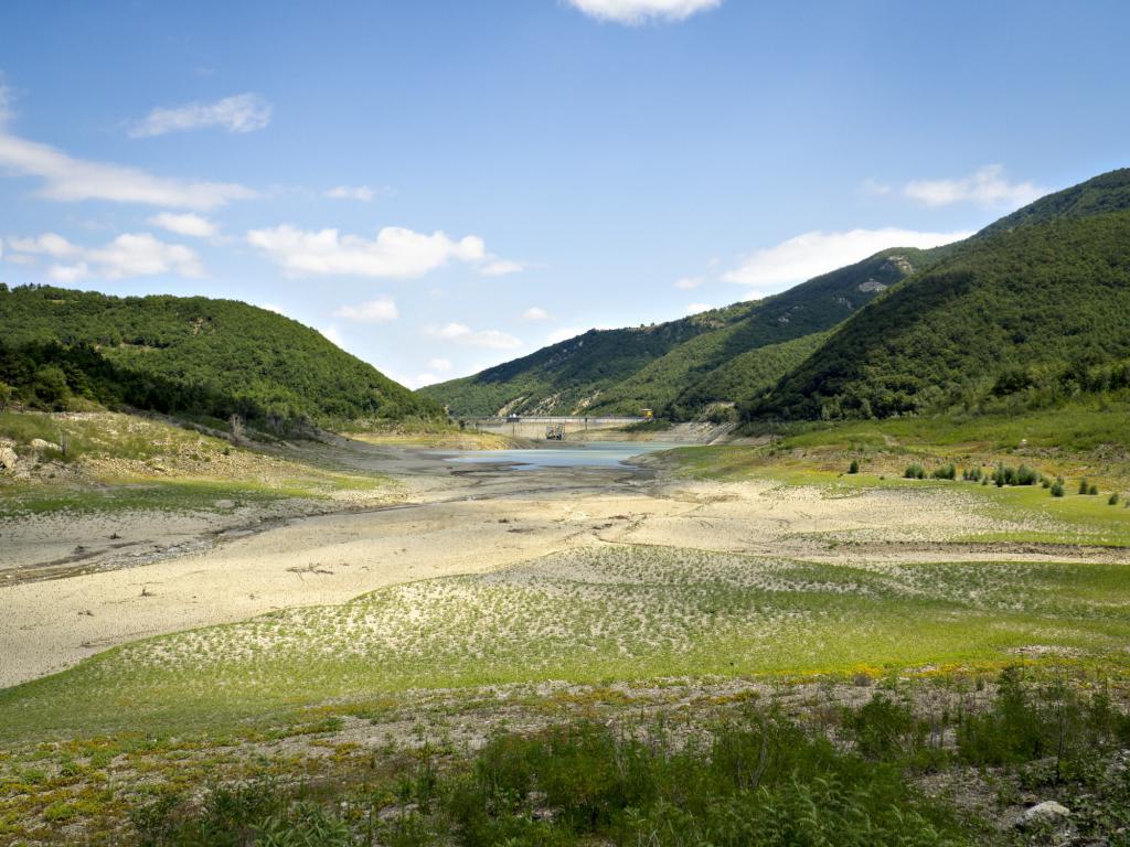 Плотина на реке По, Италия