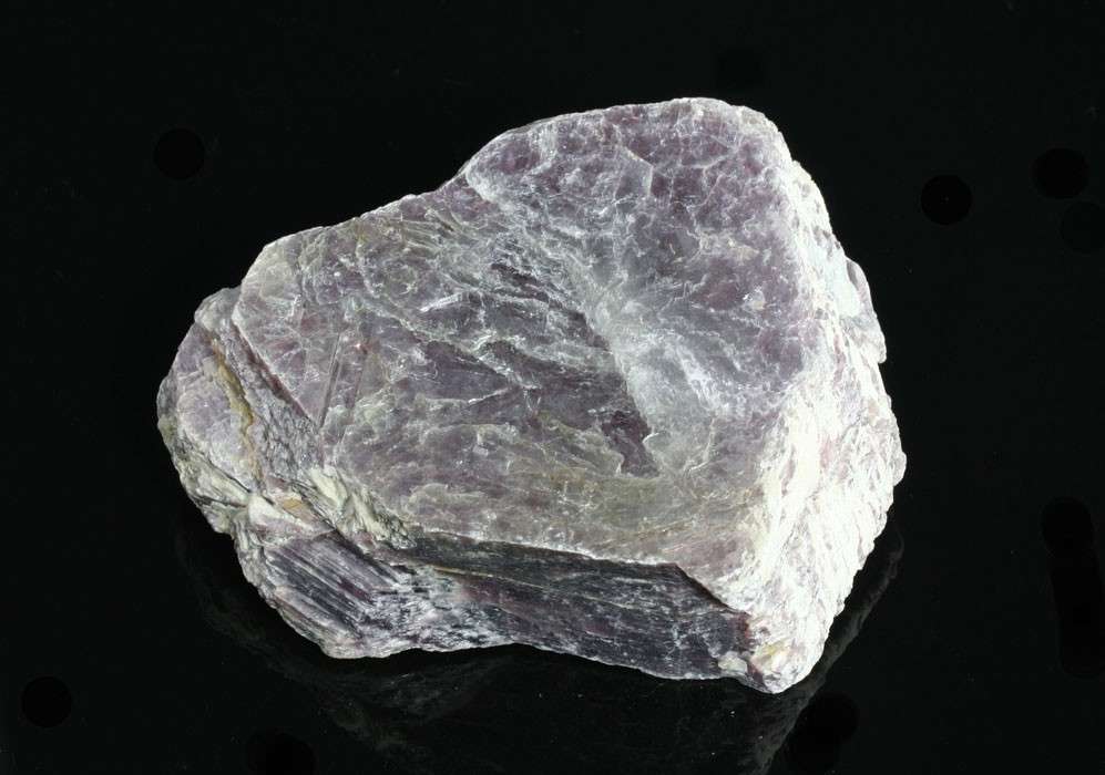 Рубидийсодержащий минерал лепидолит