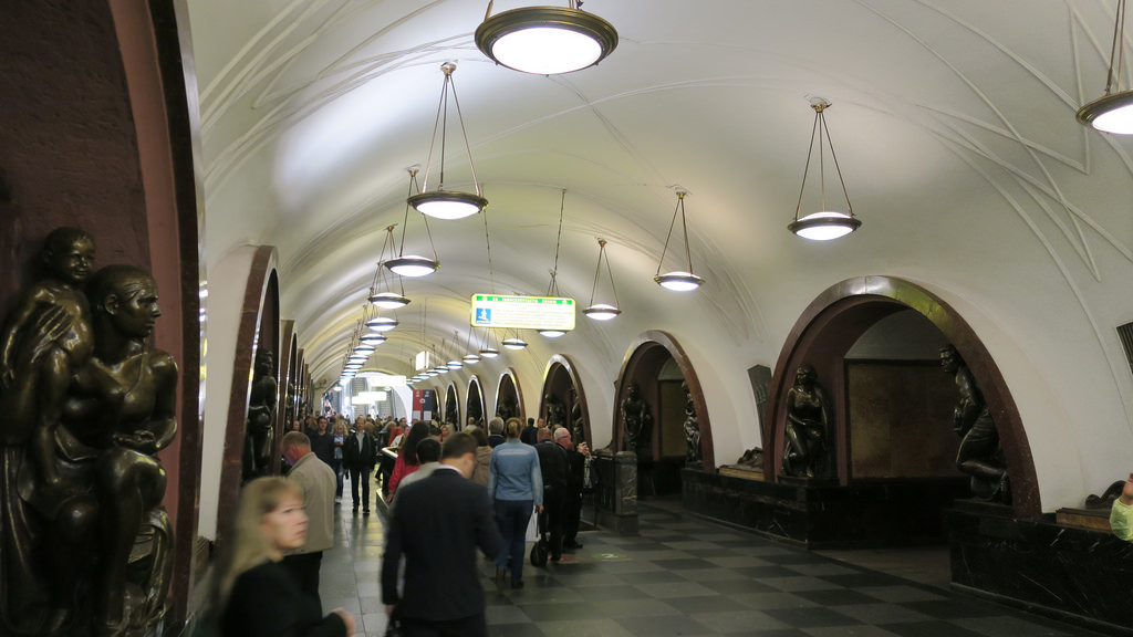Станция метро Площадь Революции