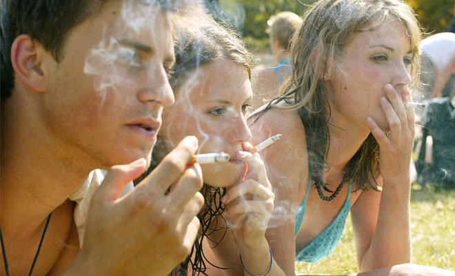 Курящие подростки