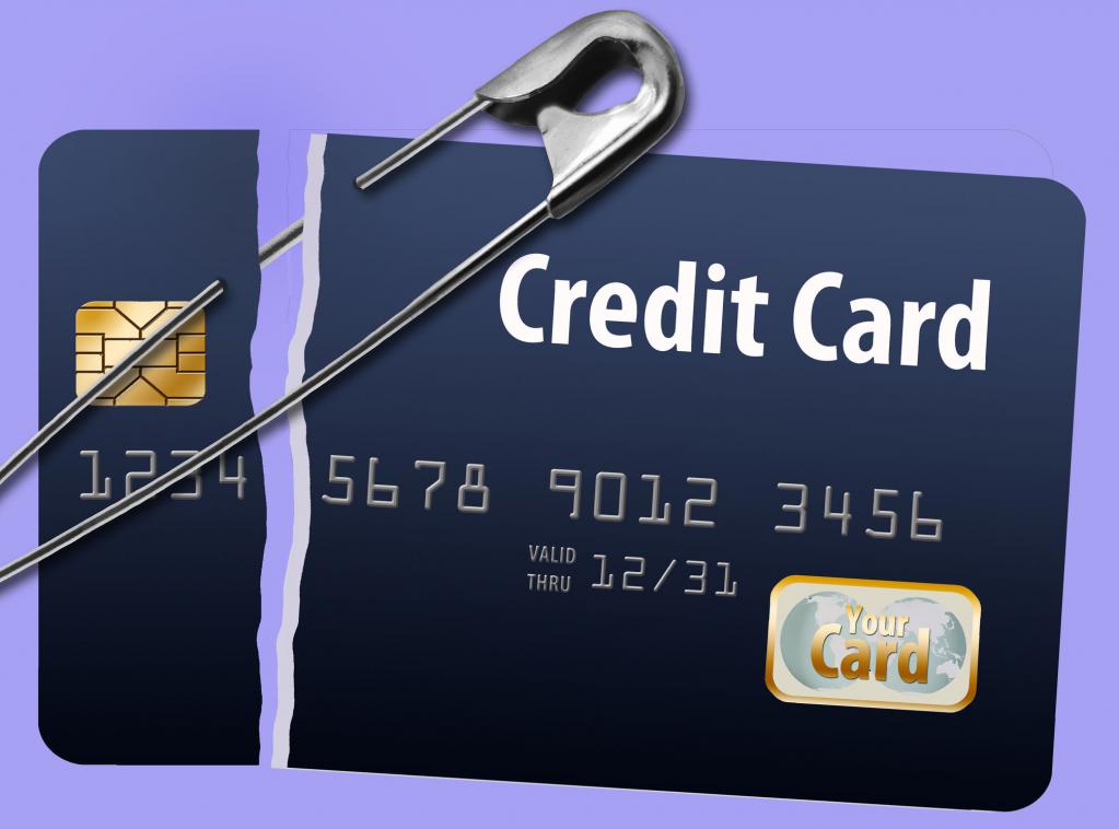 Совершая платежи по кредитной карте регулярно и вовремя,кредитный рейтинг повысится.
