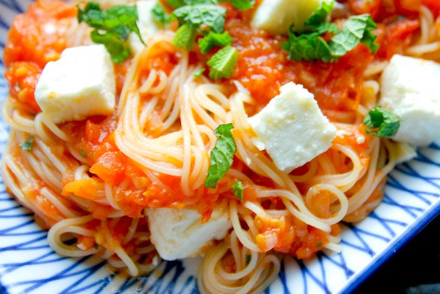 спагетти с томатом