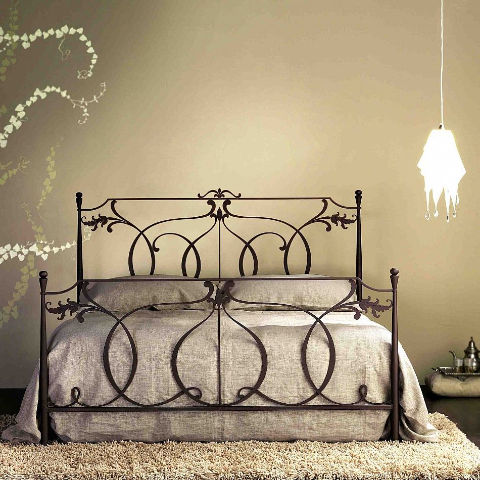 Кованые кровати в интерьере спальни. Описание, внешний вид с фото, разнообразие стилей, проекты и оригинальные идеи для дизайна