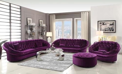 фиолетовый диван в интерьере в гостиной