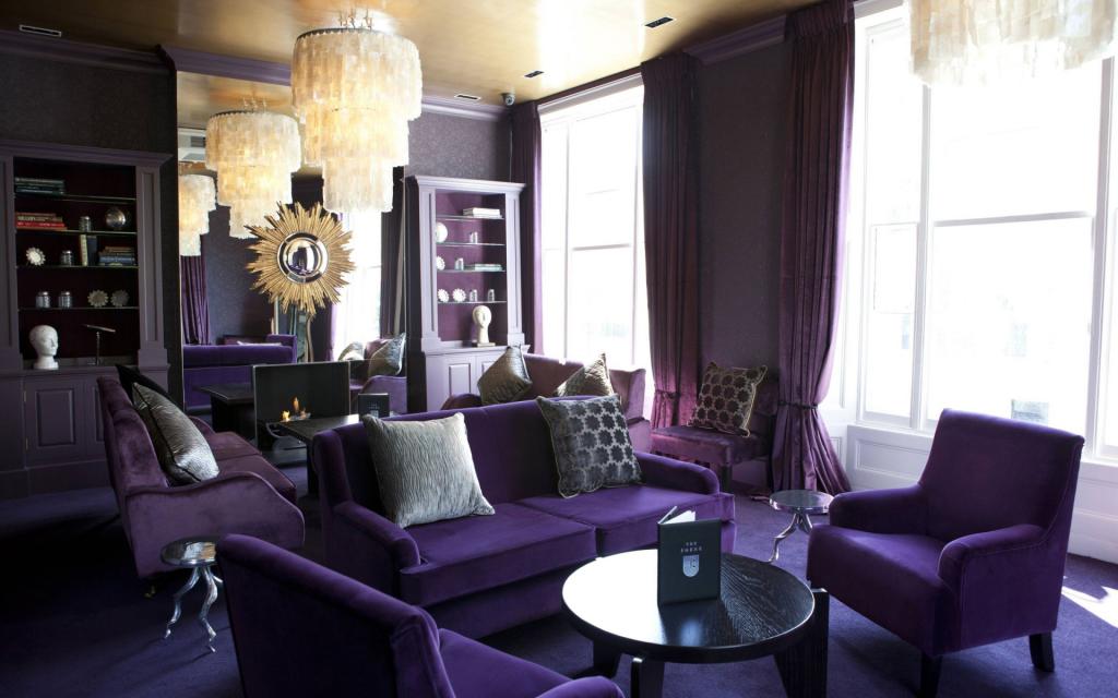 фиолетовый диван вариации