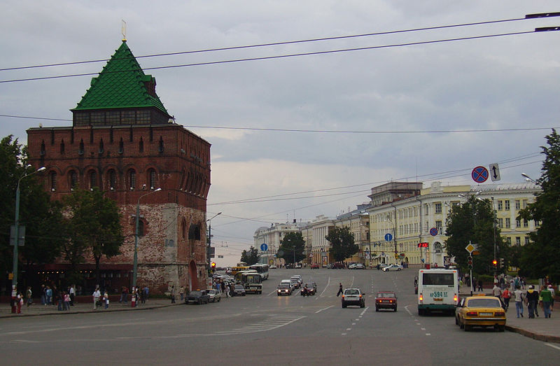 Площадь вечером