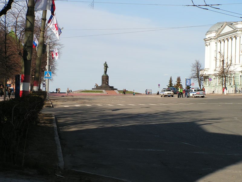 Вид на памятник Чкалову