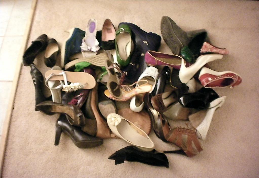 Много обуви
