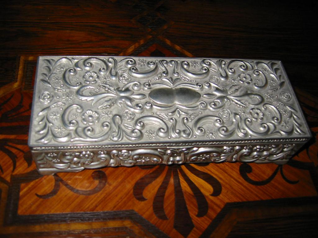 Casket silver