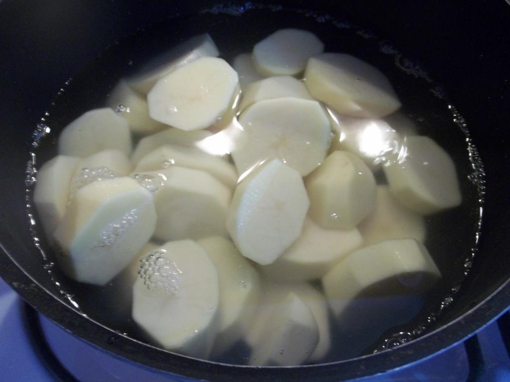 Картофель в воде