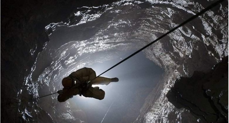 спуск в пещеру Веревкина