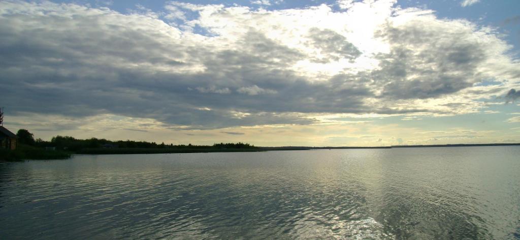 водное зеркало Чухломского озера