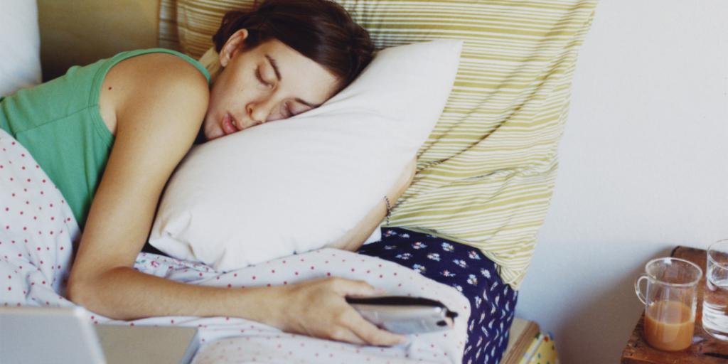 Как уснуть с похмелья: причины, средства от бессонницы